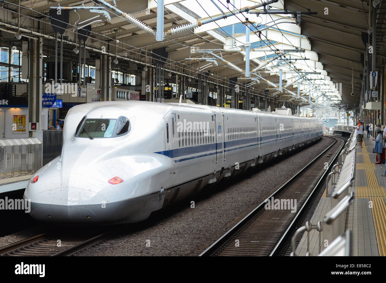 Kyoto, Japan. 1. Oktober 2014. Japans Hochgeschwindigkeitszug (Shinkansen) feiert 50 Jahre Dienst am Mittwoch. Die ersten Züge zwischen Tokio und Osaka am 1. Oktober 1964. Bildnachweis: Trevor Mogg / Alamy Live News Stockfoto