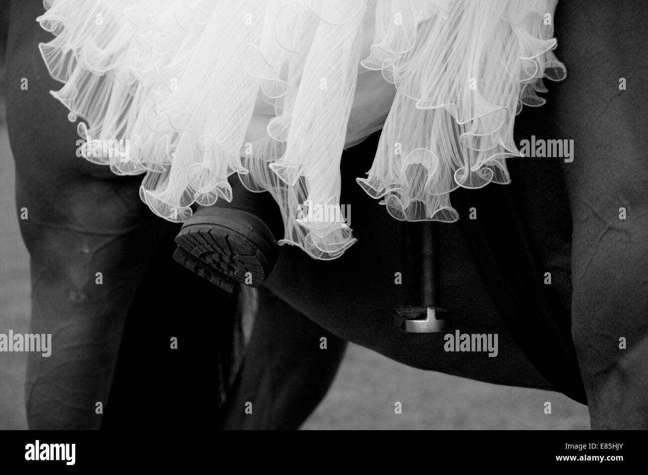 Nahaufnahme der Braut auf einem Pferd Stockfoto