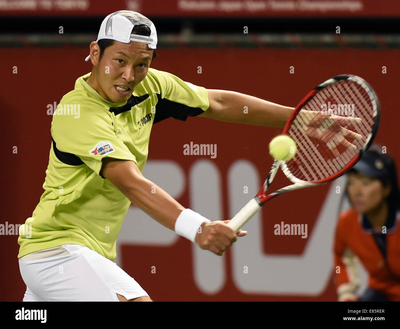 Tokio, Japan. 1. Oktober 2014. Tatsuma Ito Japan trifft eine Rückkehr in die zweite Vorrundenspiel am Rakuten Japan Open Tennis Championships 2014 gegen Benjamin Becker von Deutschland in Tokio, Japan, 1. Oktober 2014. Bildnachweis: Stringer/Xinhua/Alamy Live-Nachrichten Stockfoto