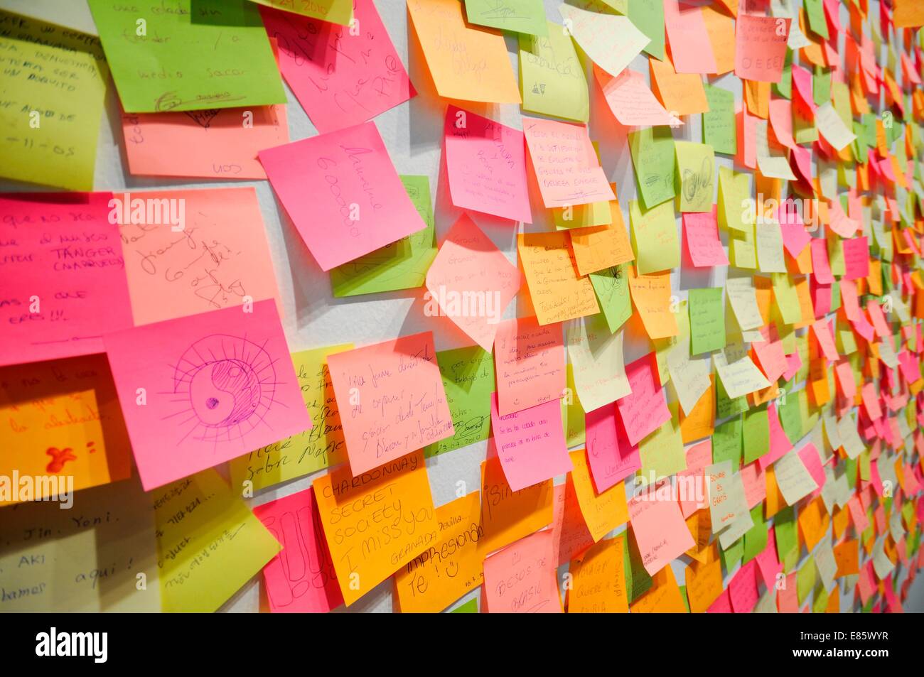 PostIt Zettel für eine Wand Stockfoto, Bild 73888859 Alamy