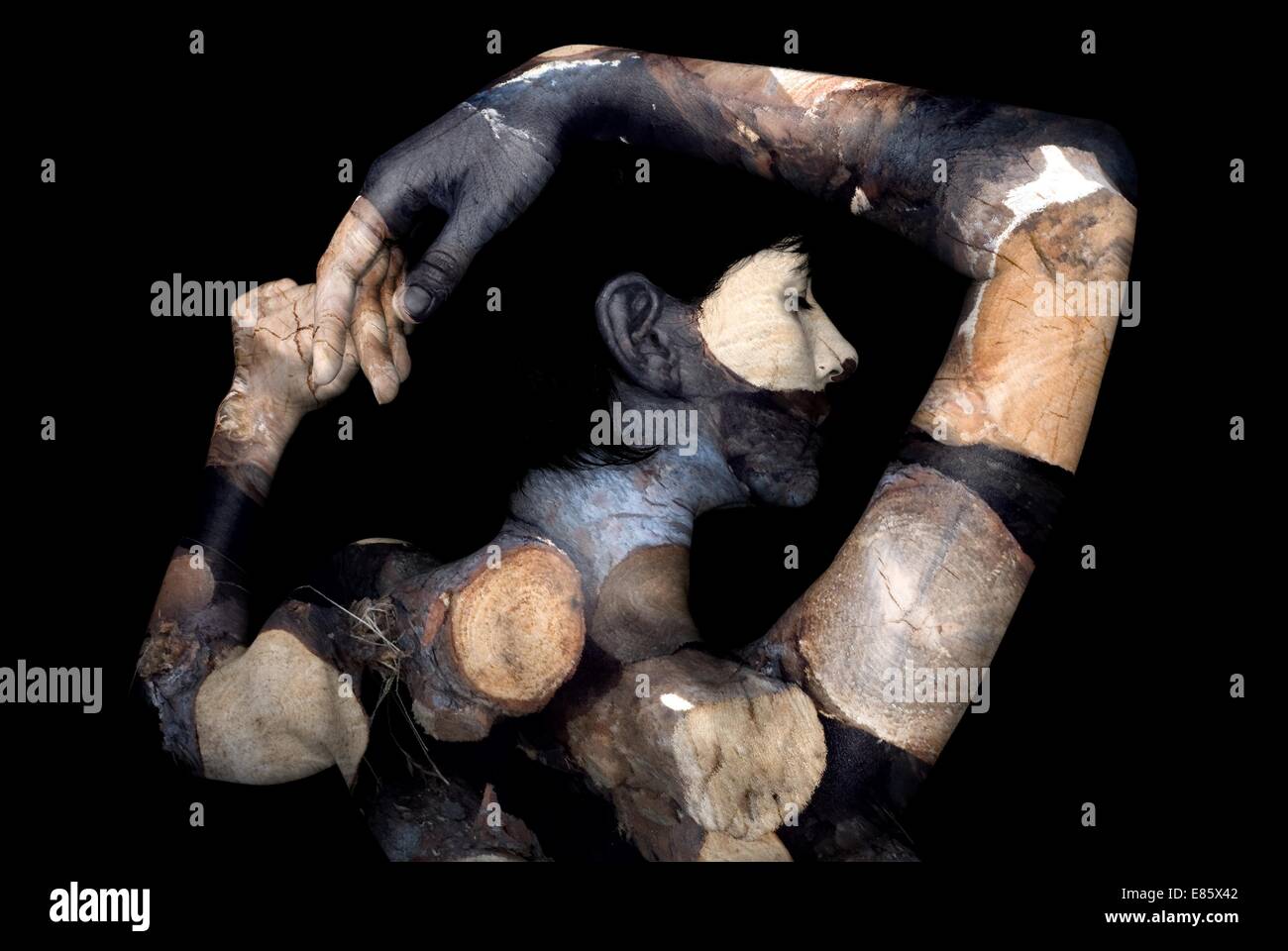 Frau mit Kunst am Körper sah aus wie ein Baum Stockfoto