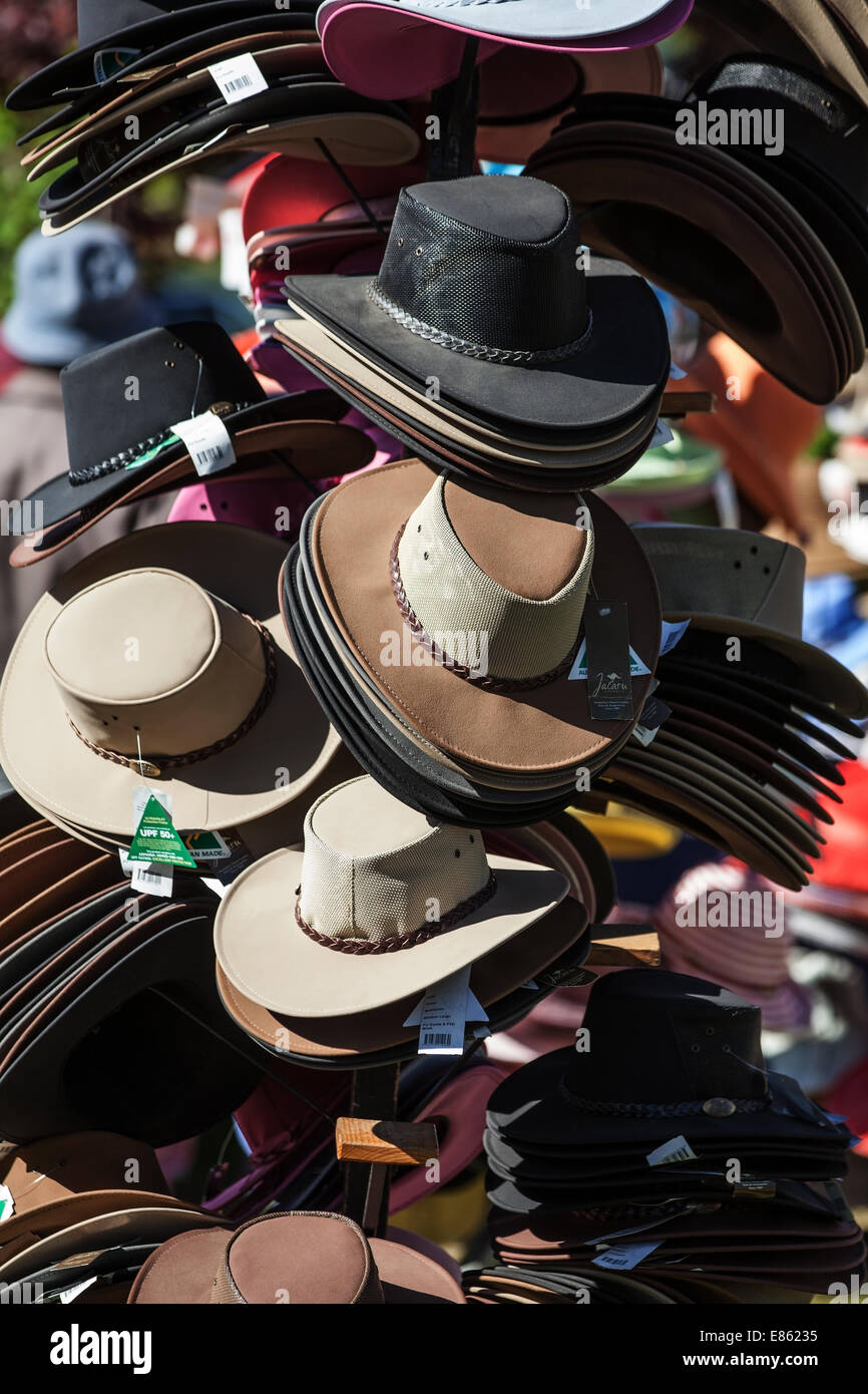 Ein Hatstand Hüte zum Verkauf auf einer Messe Stockfoto