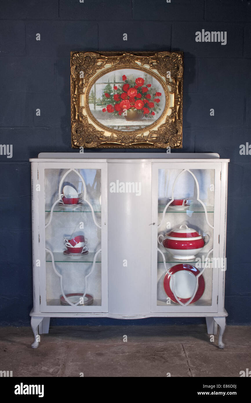 Shabby chic Vitrinenschrank display Stockfoto
