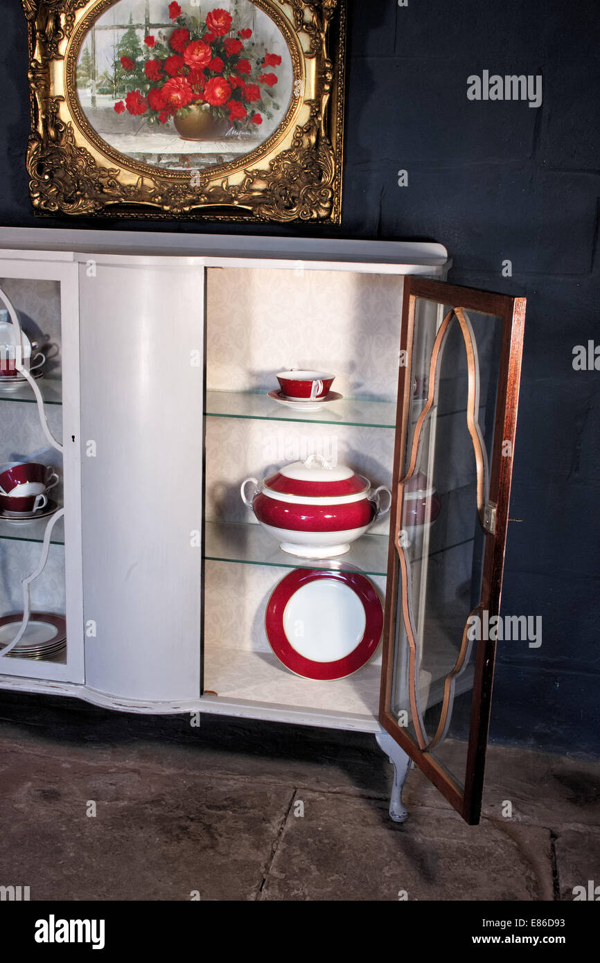 Shabby chic Vitrinenschrank display Stockfoto