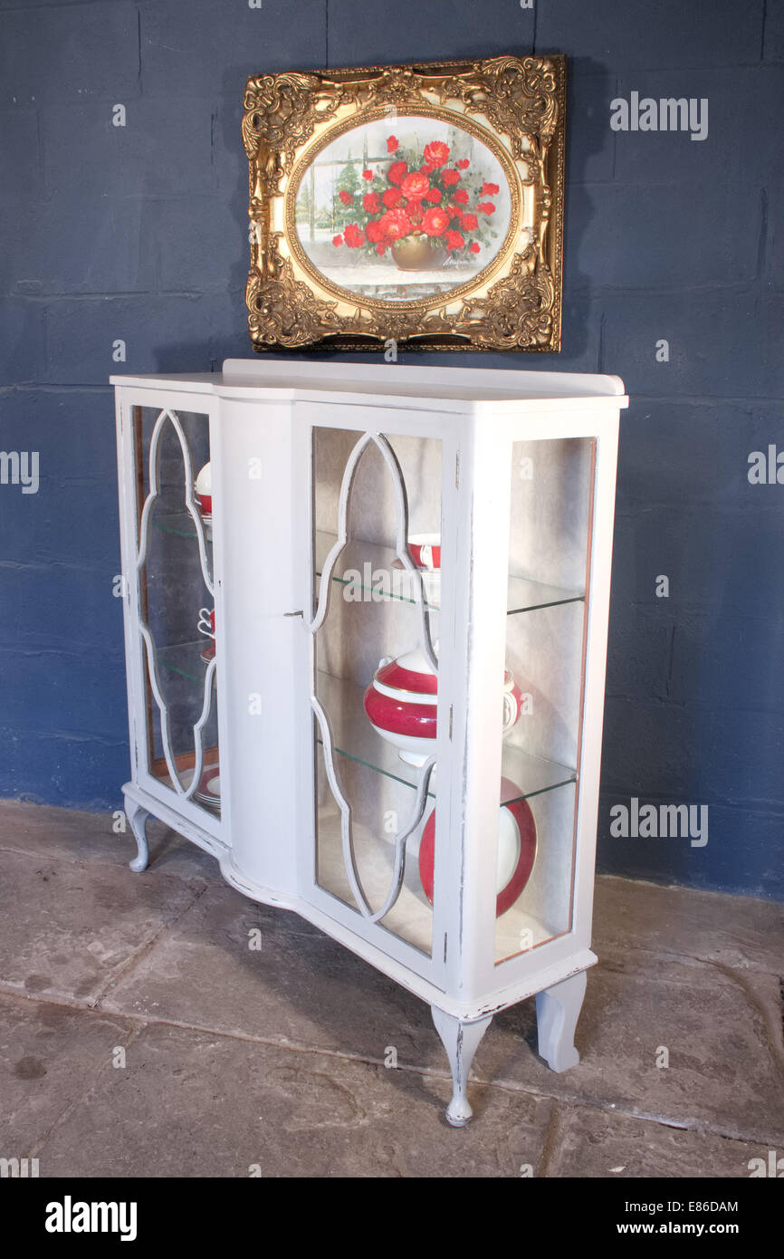 Shabby chic Vitrinenschrank display Stockfoto