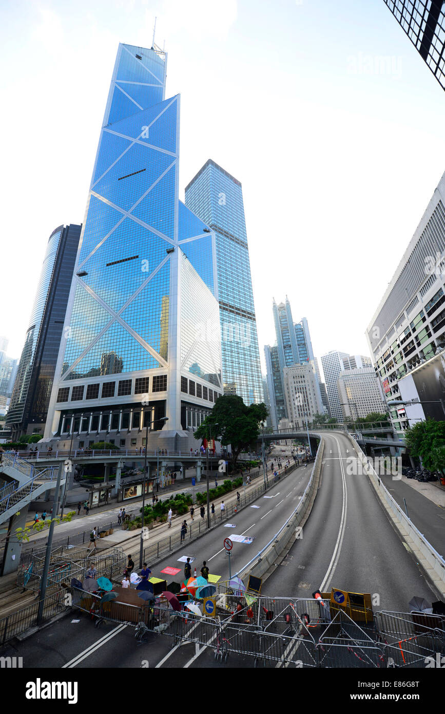 Hong Kong, China. 1. Oktober 2014. Pro-demokratische Demonstranten blockieren Hauptstraßen in Admiralty, Central District, als Teil der Hong Kong ZivilMissachtung Bewegung, bezeichnet als die Regenschirm-Revolution Credit: Boaz Rottem/Alamy Live News Stockfoto