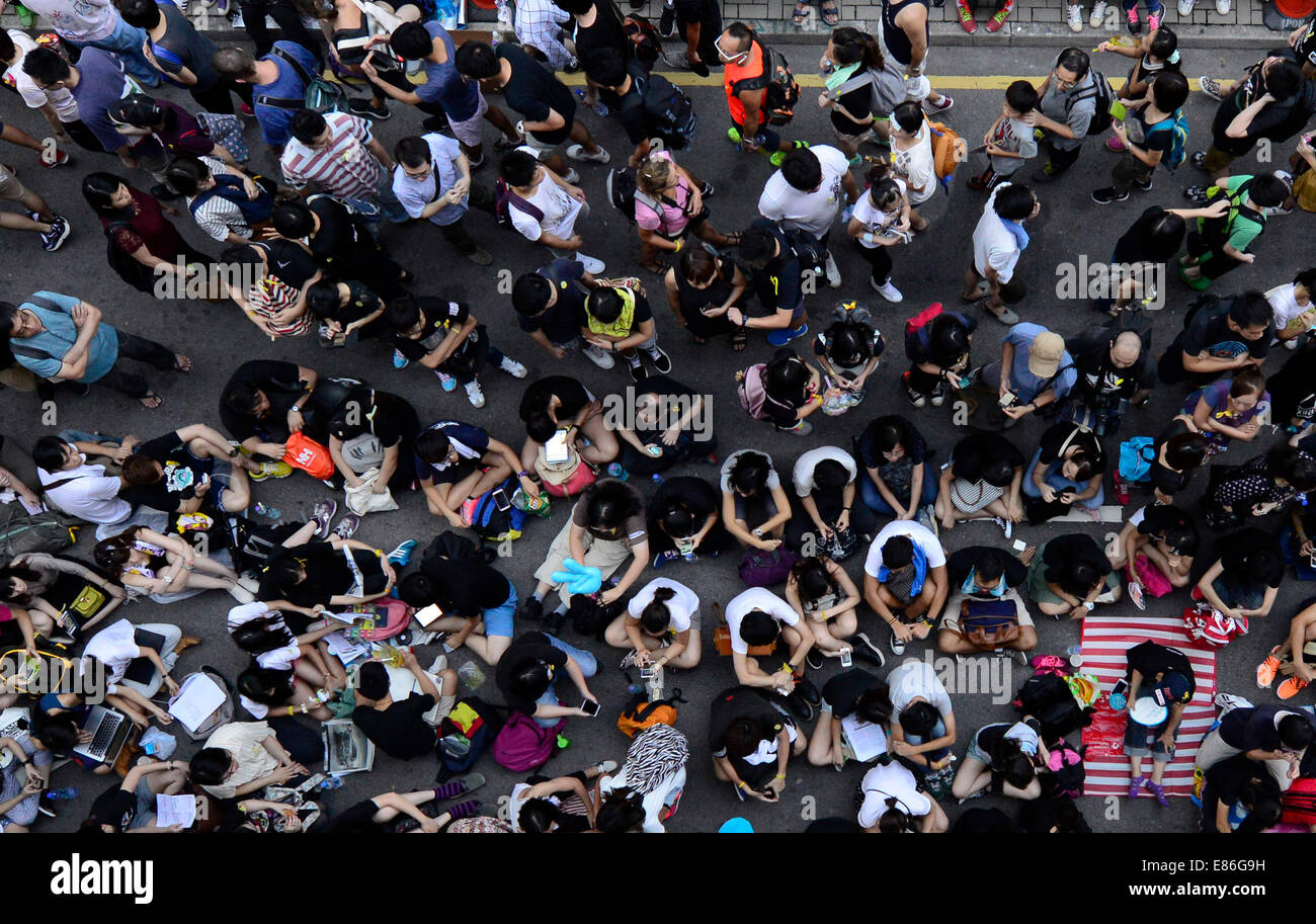 Hong Kong, China. 1. Oktober 2014. Pro-demokratische Demonstranten blockieren Hauptstraßen in Admiralty, Central District, als Teil der Hong Kong ZivilMissachtung Bewegung, bezeichnet als die Regenschirm-Revolution Credit: Boaz Rottem/Alamy Live News Stockfoto