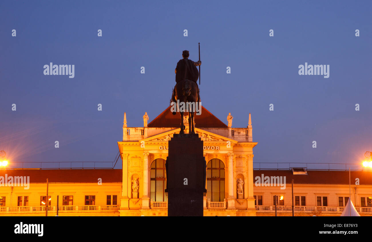 Zagreb-Statue von König Tomislav und Railway Station Kroatien Stockfoto