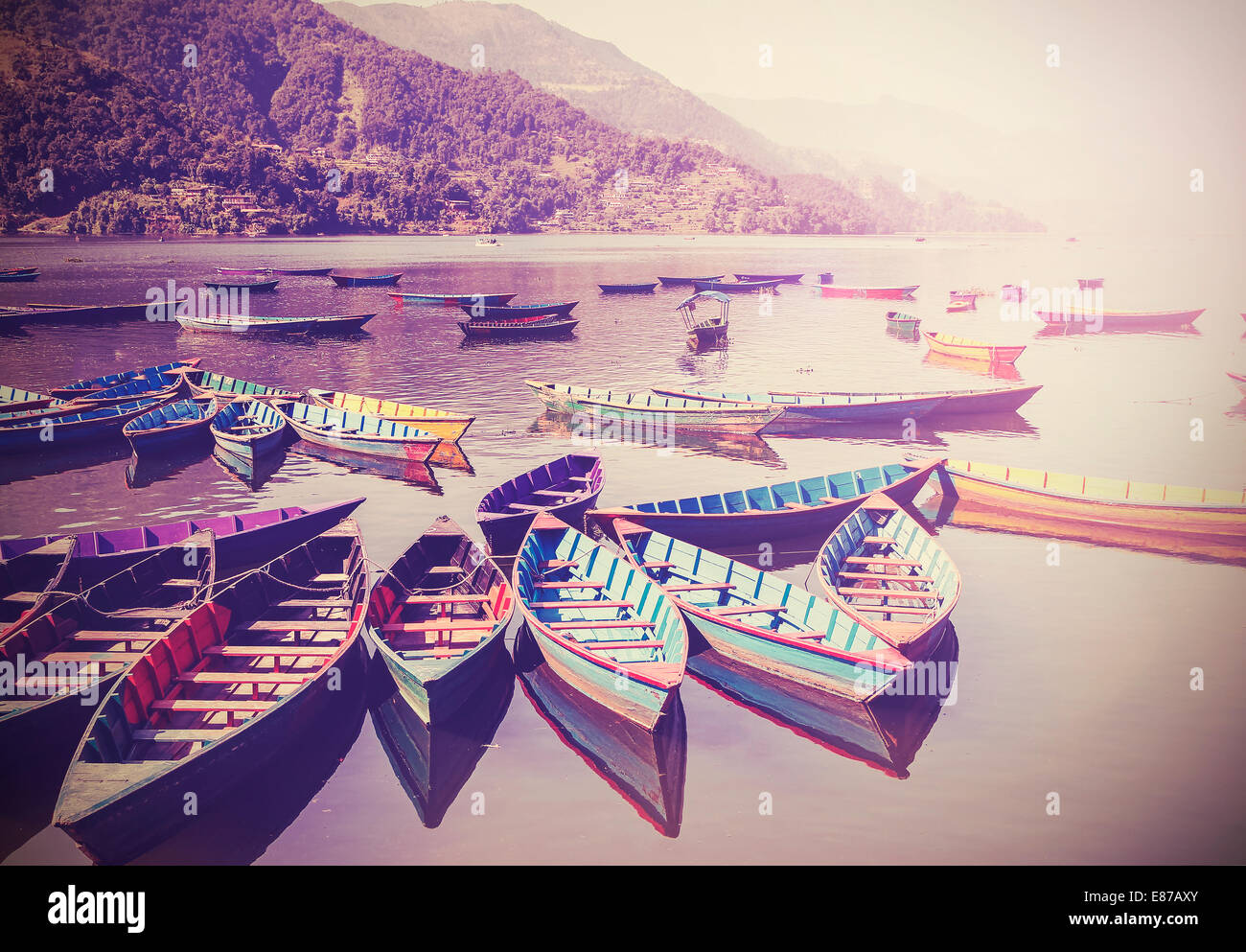 Vintage Bild von kleinen Booten auf See mit Retro-Filter. Stockfoto