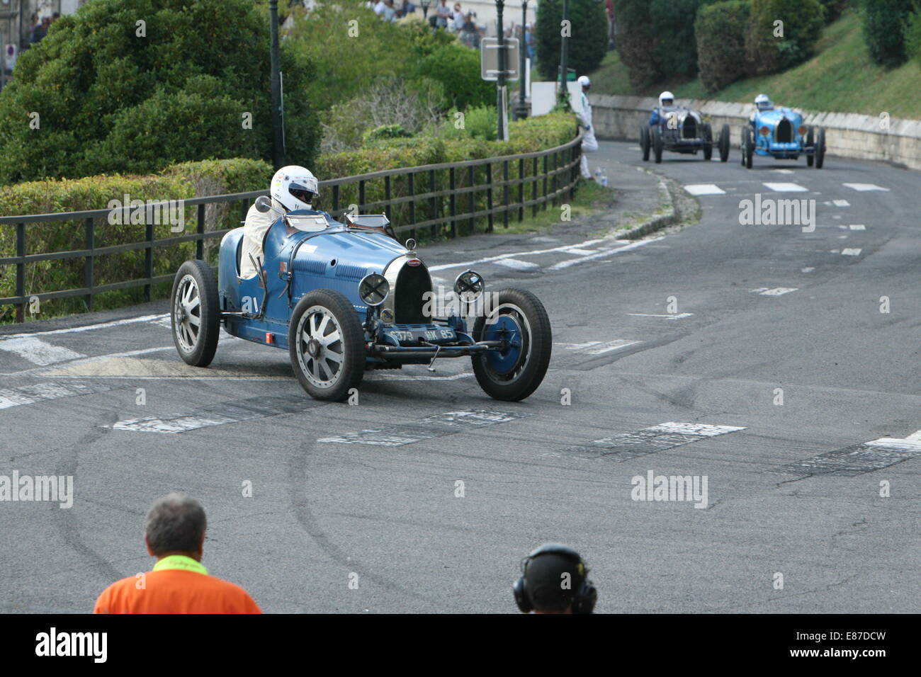 Rennwagen in Angouleme rund um die Wälle Rennveranstaltung 2014 an die Fangio stehen Ecke Stockfoto