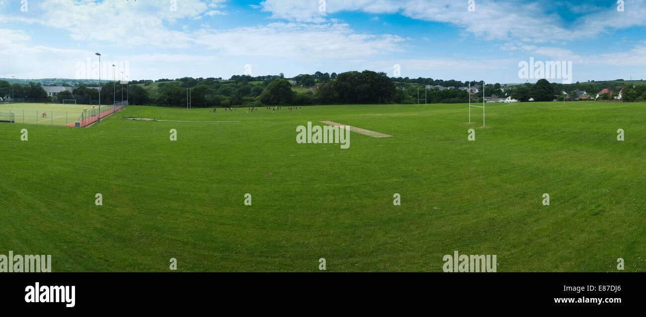 Sportunterricht: ein Gymnasium Spiele Bereich Sportplatz Boden Wales UK Stockfoto