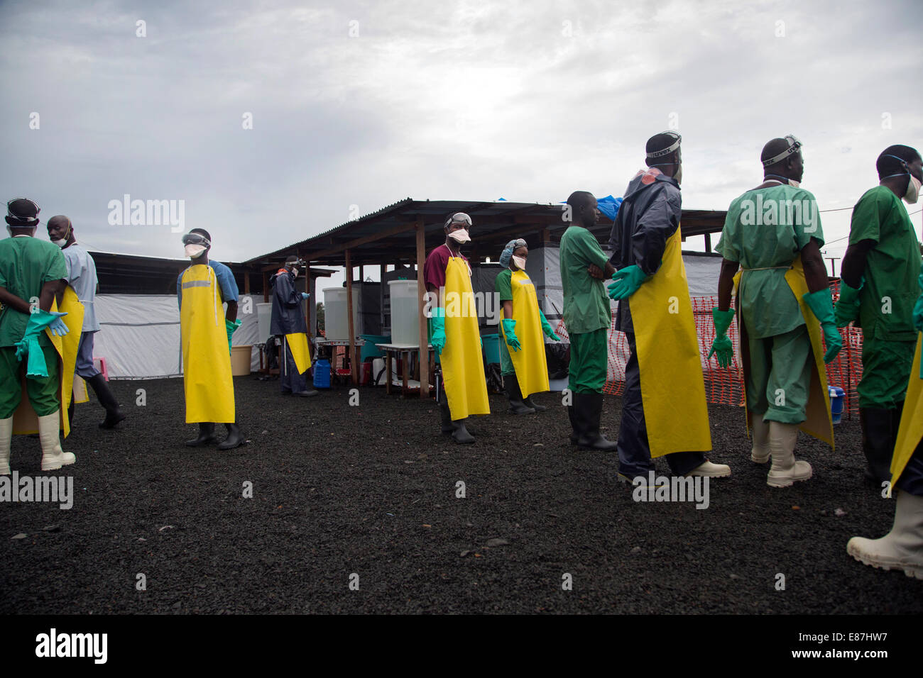 Medizinisches Personal in einer Ebola-Behandlungszentrum. MSF Monrovia, Liberia-2014-08-29 06:39:23.004 Stockfoto