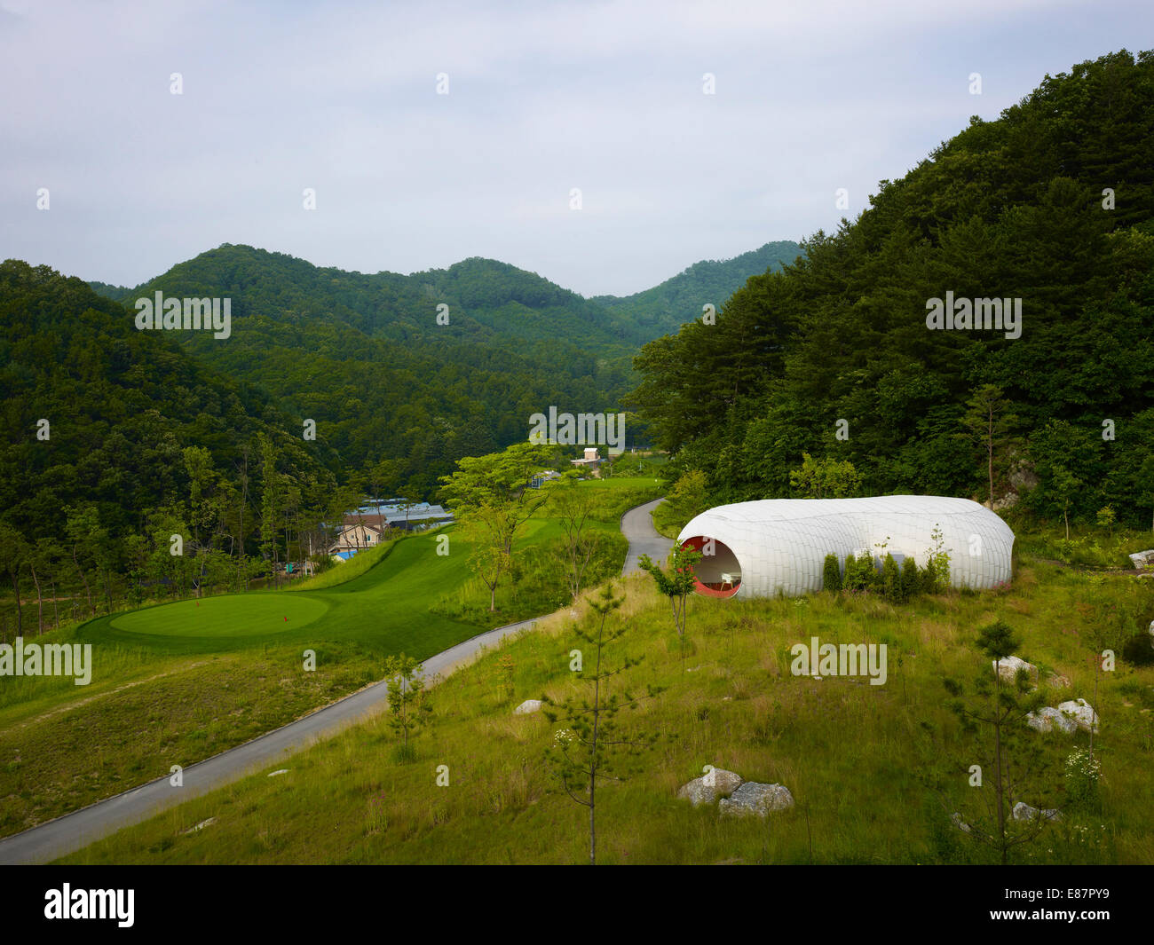 Pfeifen Sie Rock Golf-Clubhaus, Chuncheon, Südkorea. Architekt: Mecanoo, 2012. Stockfoto