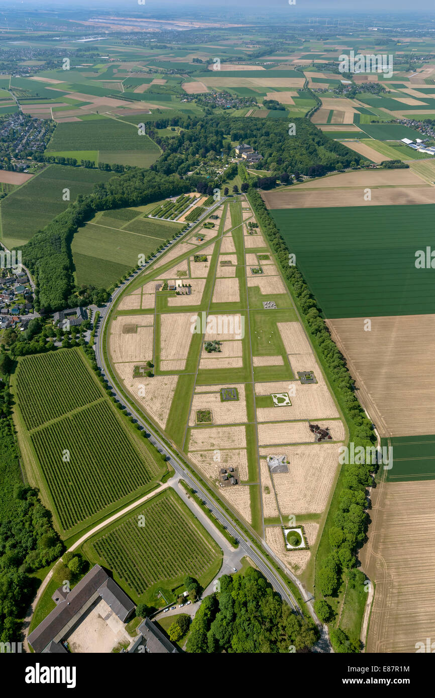Luftaufnahme, Felder für alte Getreidesorten, die Wasserburg Schloss Dyck, Jüchen, Nordrhein-Westfalen, Deutschland Stockfoto
