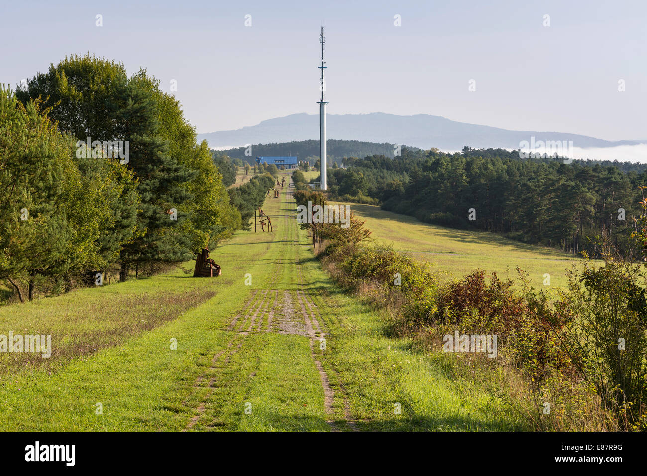 Ehemalige innerdeutsche Grenze, Todeszone mit Grenze Überwachungspfad, Kunstprojekt "Path of Hope", Point Alpha Memorial, Geisa Stockfoto