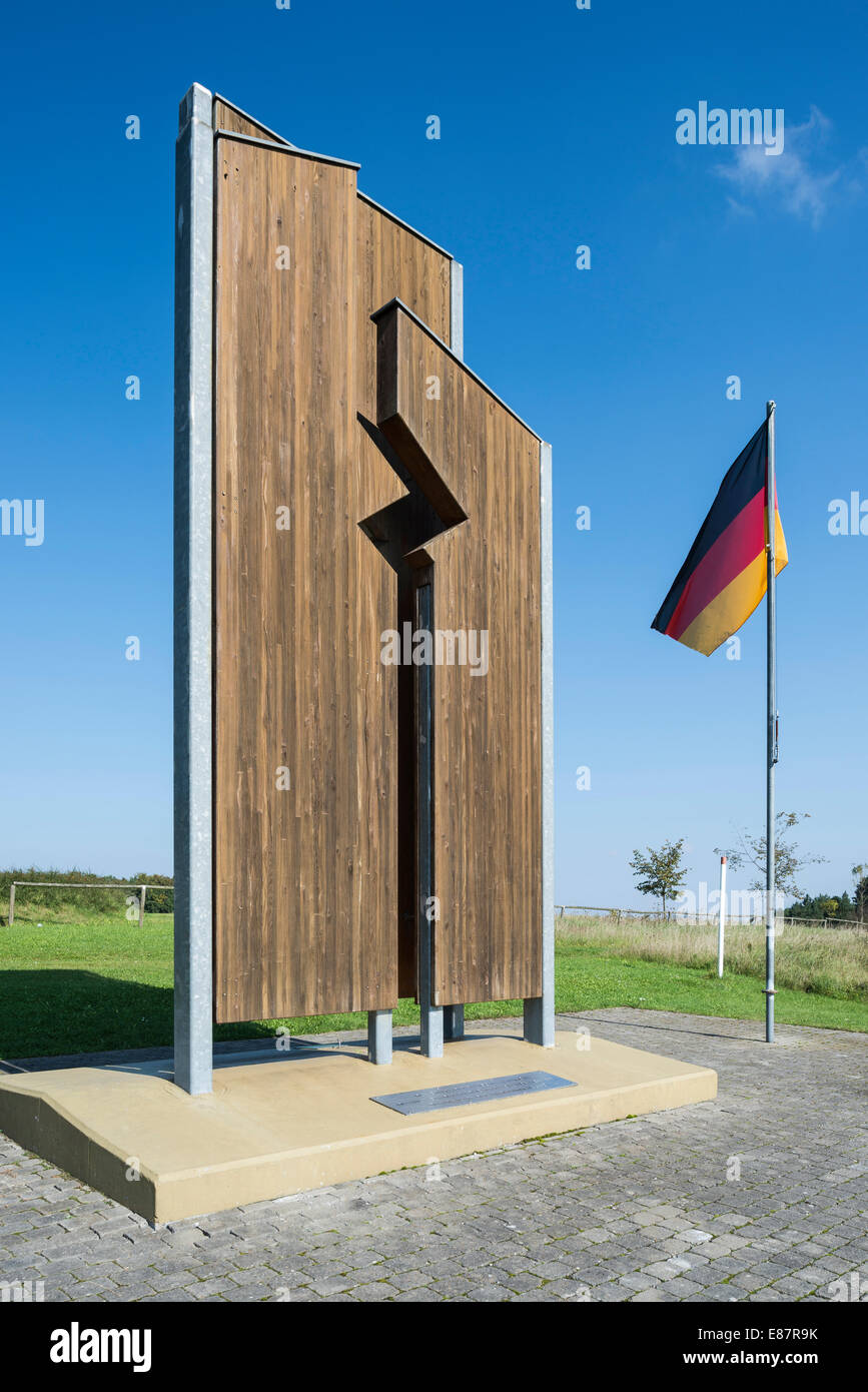 Denkmal der deutschen Teilung und Wiedervereinigung, entworfen von Studenten des Holzes Bildhauerei Handwerk Teil der Öffentlichkeit Stockfoto