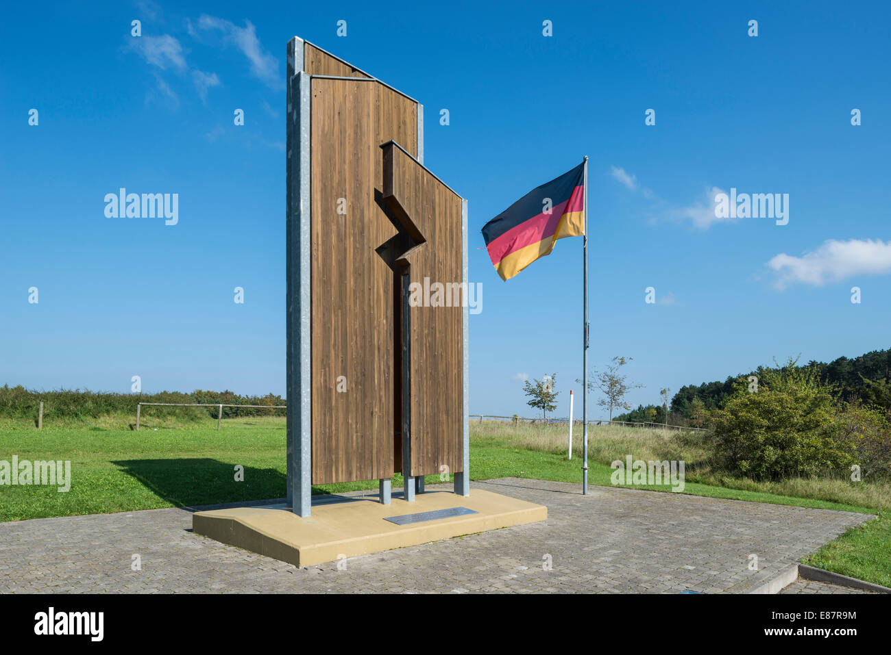 Denkmal der deutschen Teilung und Wiedervereinigung, entworfen von Studenten des Holzes Bildhauerei Handwerk Teil der Öffentlichkeit Stockfoto
