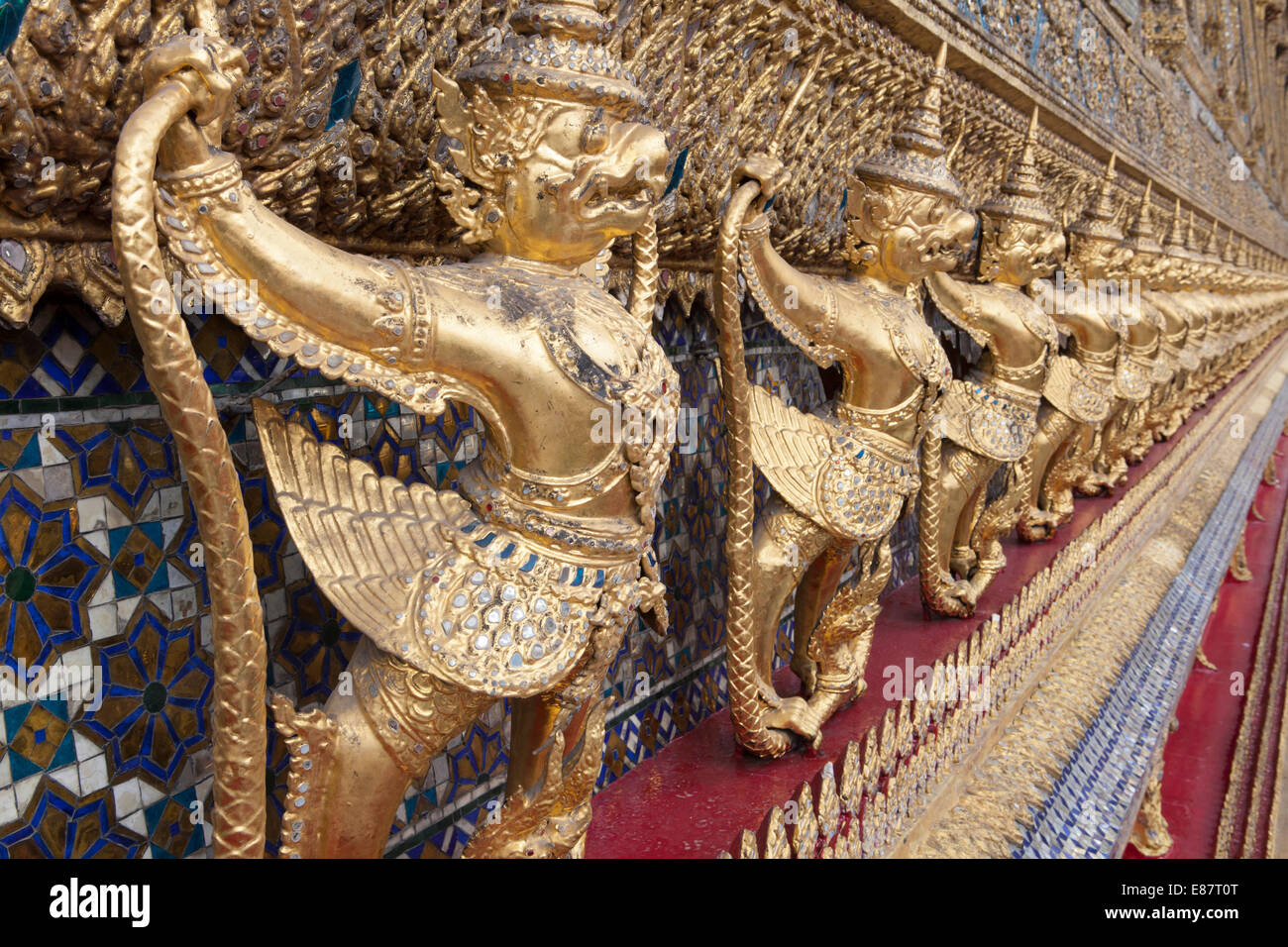 Garuda, Wat Phra Kaeo oder Wat Phra Kaew, Grand Palace, königlicher Palast, Bangkok, Thailand Stockfoto