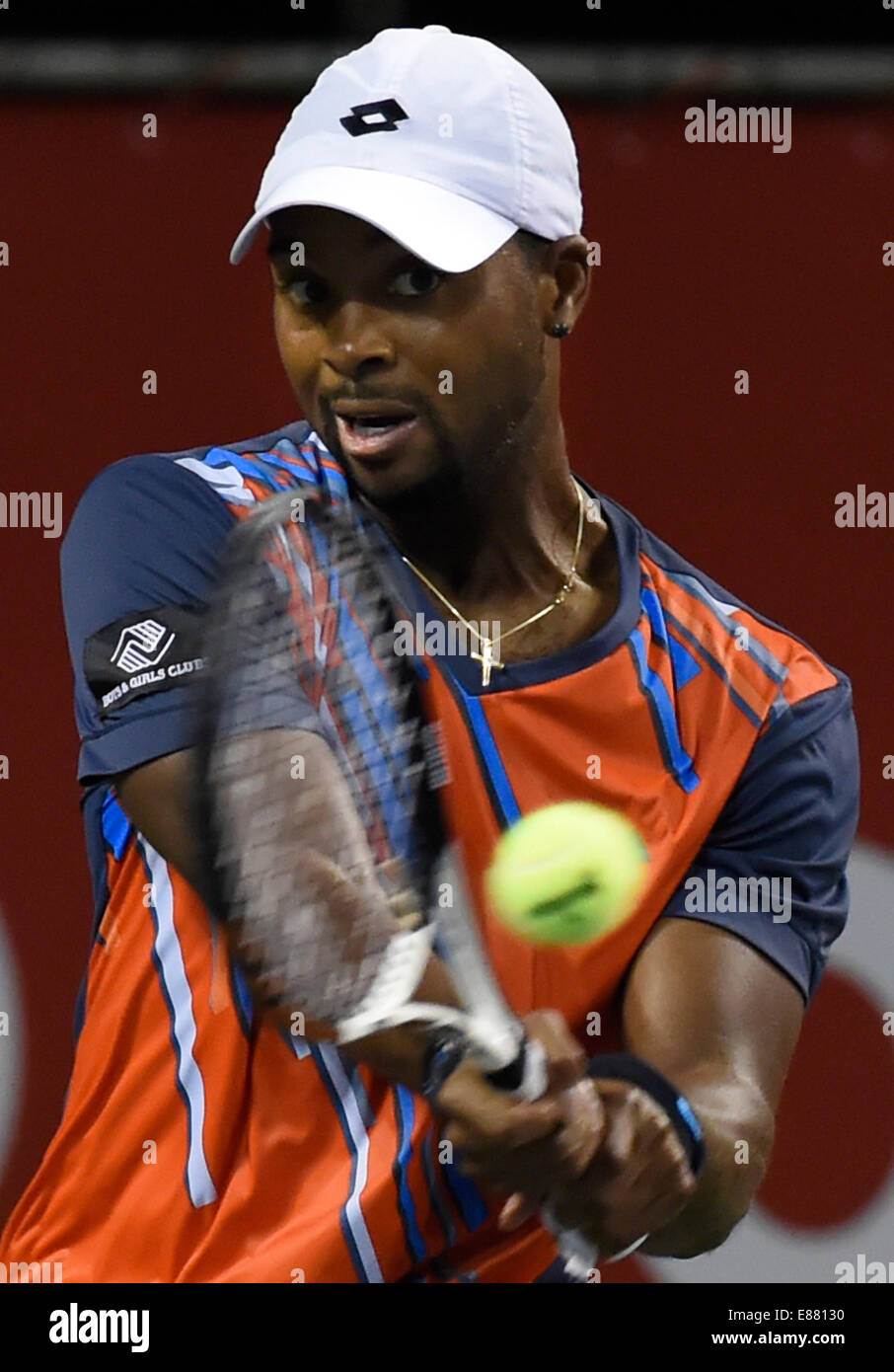 Tokio, Japan. 2. Oktober 2014. Donald Young der Vereinigten Staaten trifft eine Rückkehr in die zweite Vorrundenspiel am Rakuten Japan Open Tennis Championships 2014 gegen Kei Nishikori von Japan in Tokio, Japan, 2. Oktober 2014. Bildnachweis: Stringer/Xinhua/Alamy Live-Nachrichten Stockfoto