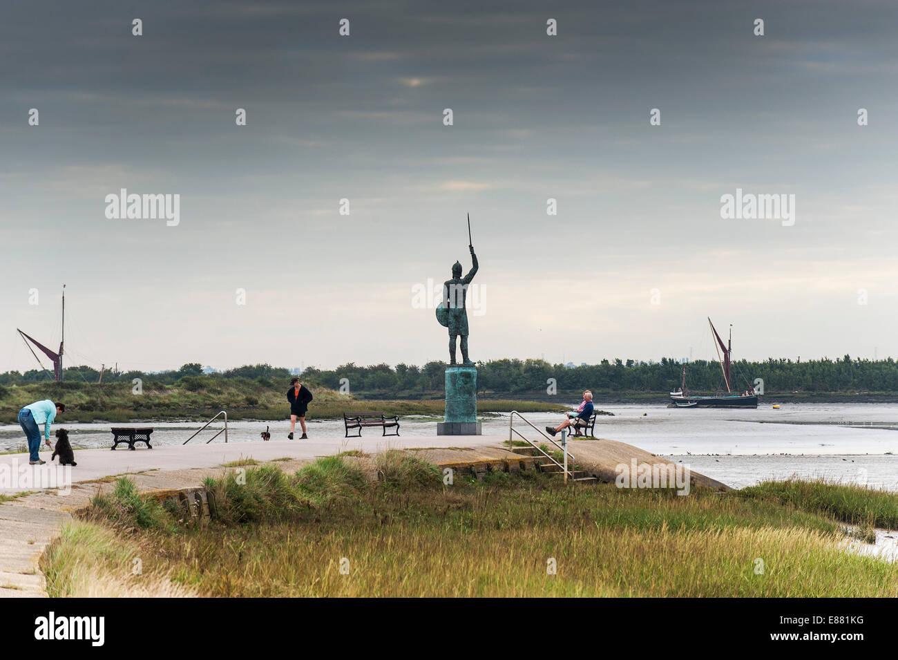 Die Statue von Bryhtnoth auf der Promenade in Maldon, Essex, an. Stockfoto