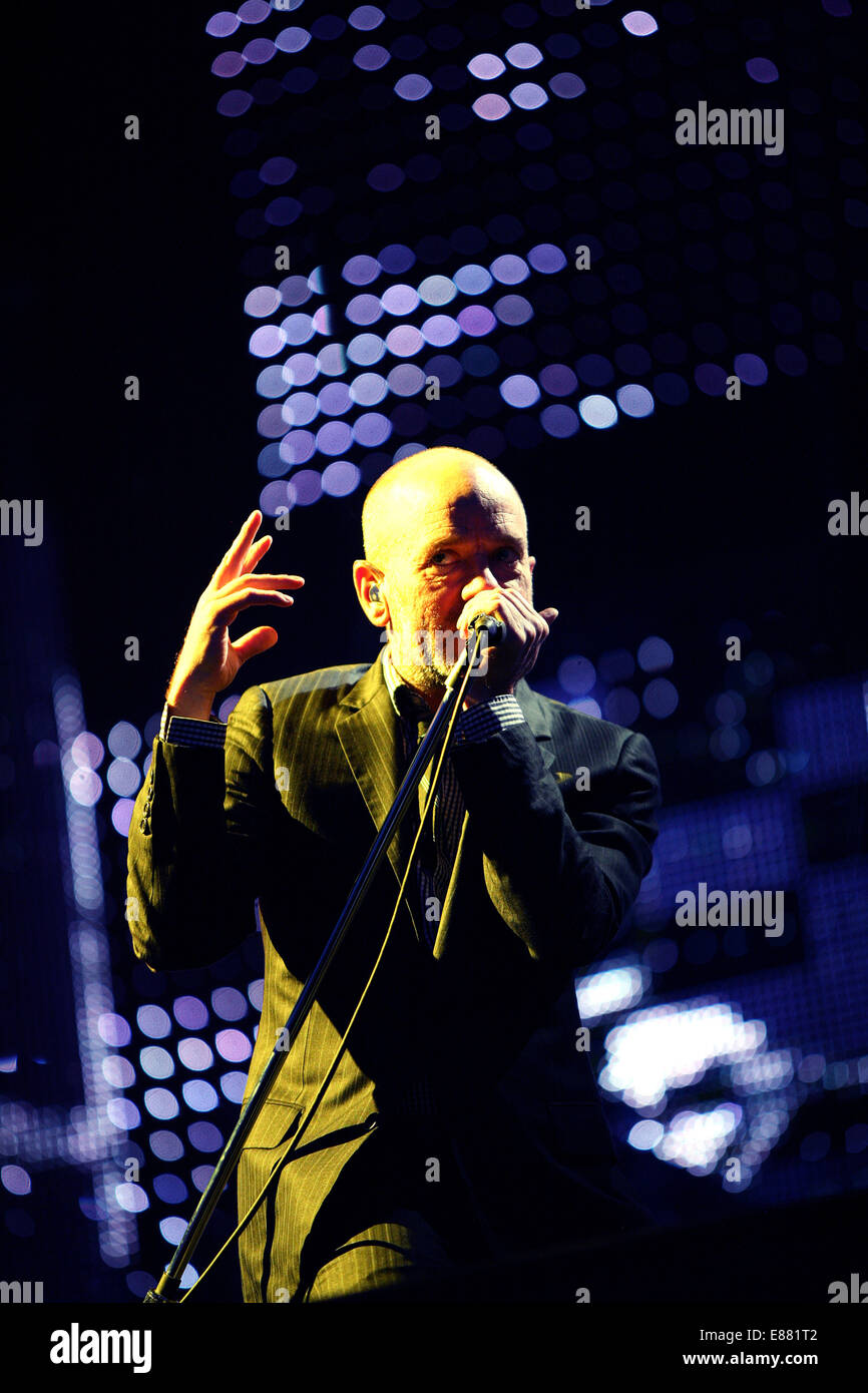 R.e.m. führen Sie im Old Trafford Cricket Ground.  Michael Stipe. Stockfoto