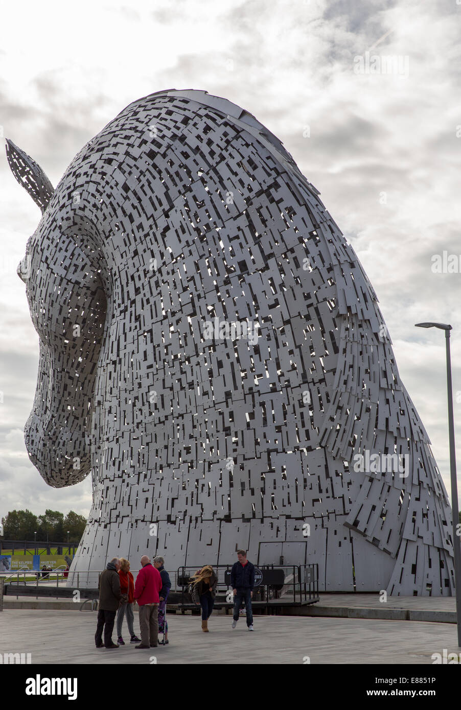 Die Kelpies Pferd Skulpturen neben dem Forth & Clyde Canal und Autobahn M8 in Falkirk in Schottland Stockfoto