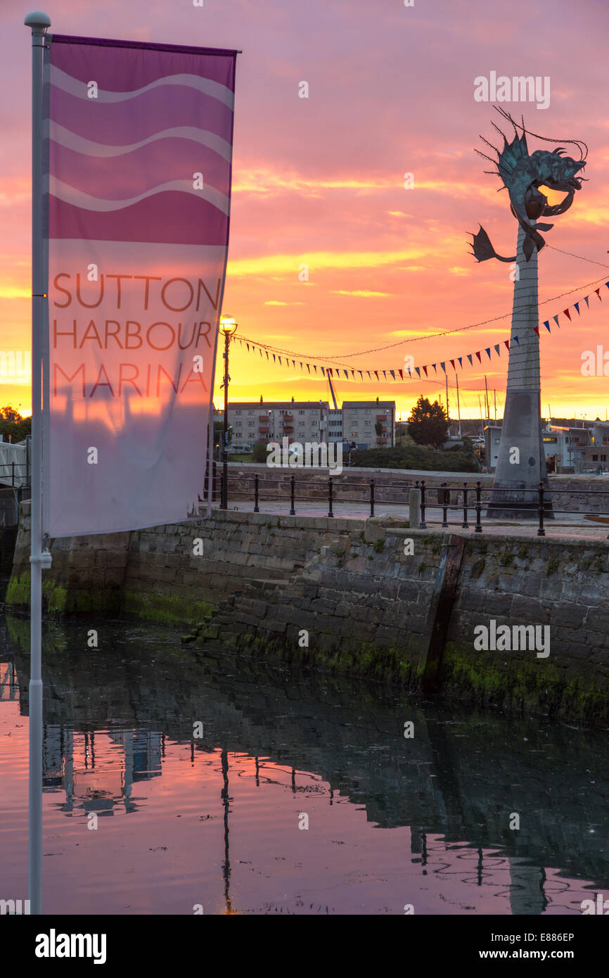 Sonnenaufgang in Sutton Harbour Marina, Barbican, Plymouth. In der Nähe von Mayflower Schritte Stockfoto