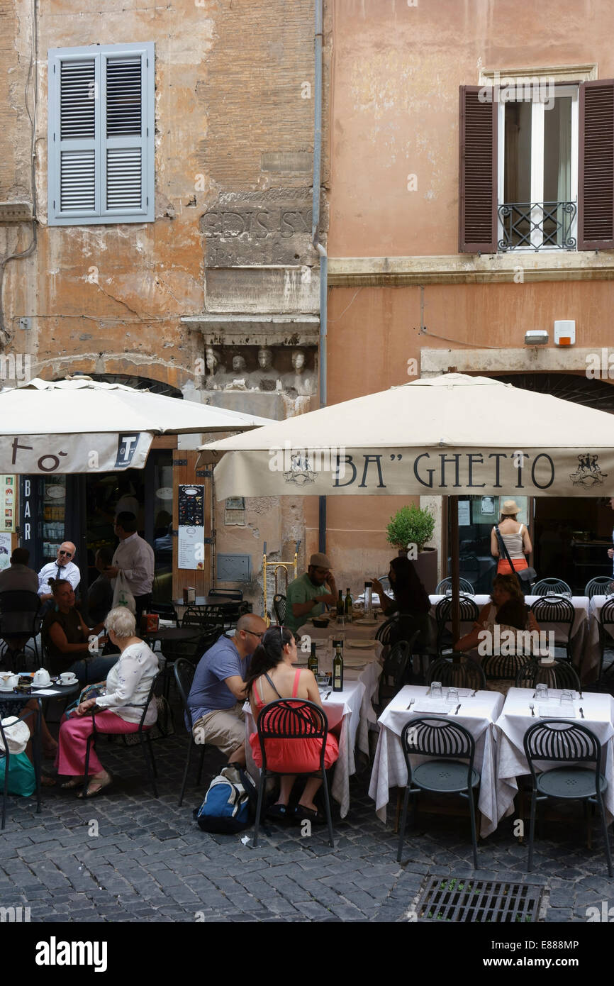 Menschen Essen im Freien in den jüdischen Restaurants der Ghetto-Rom Italien Stockfoto