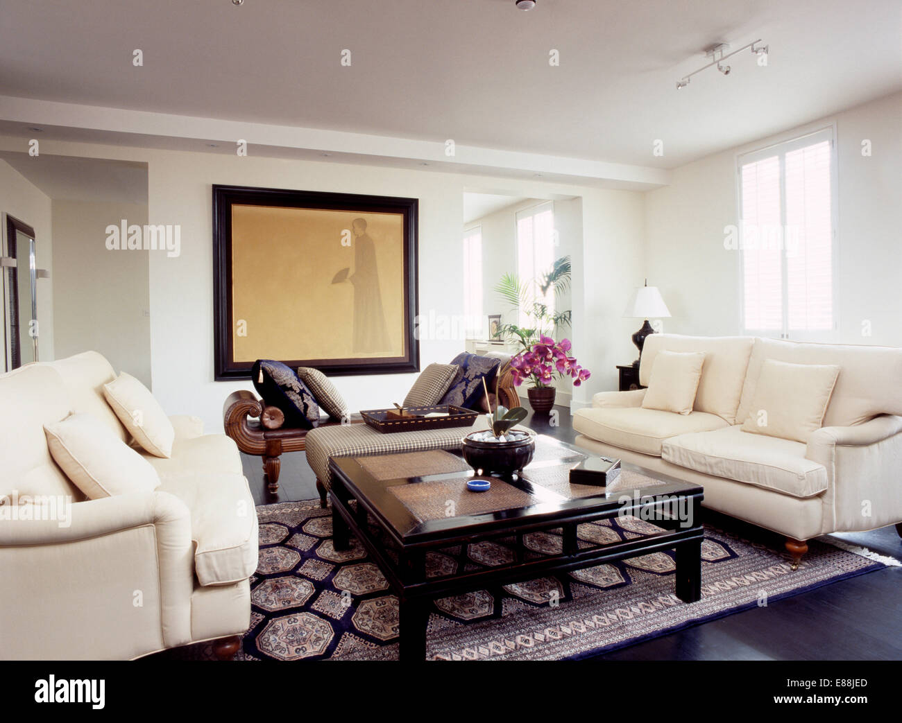 Cream Sofas Stockfotos & Cream Sofas Bilder - Seite 2 - Alamy