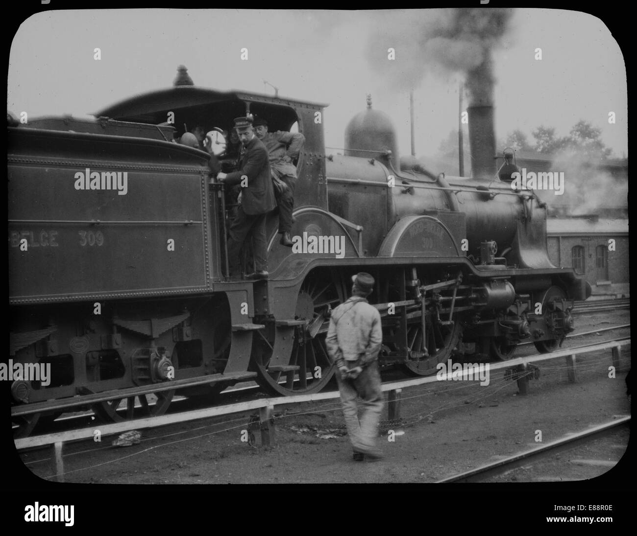 Dampflok am Bahnhof Namur, Belgien, im Jahre 1910. Übernommen aus einem Objektträger Laterne. Stockfoto