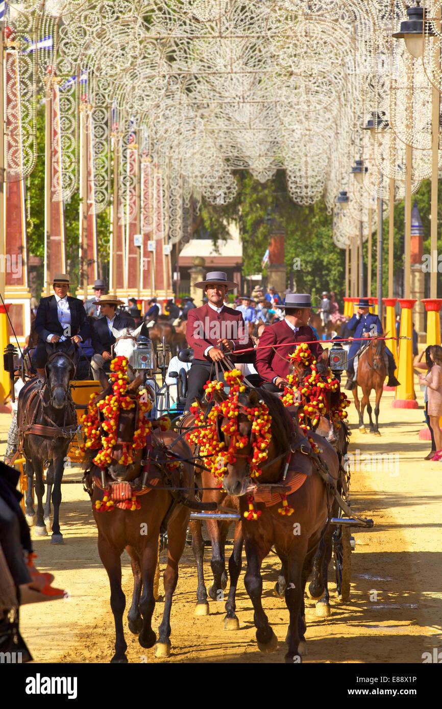 Pferd und Wagen, jährliche Pferdemesse, Jerez De La Frontera, Provinz Cadiz, Andalusien, Spanien, Europa Stockfoto