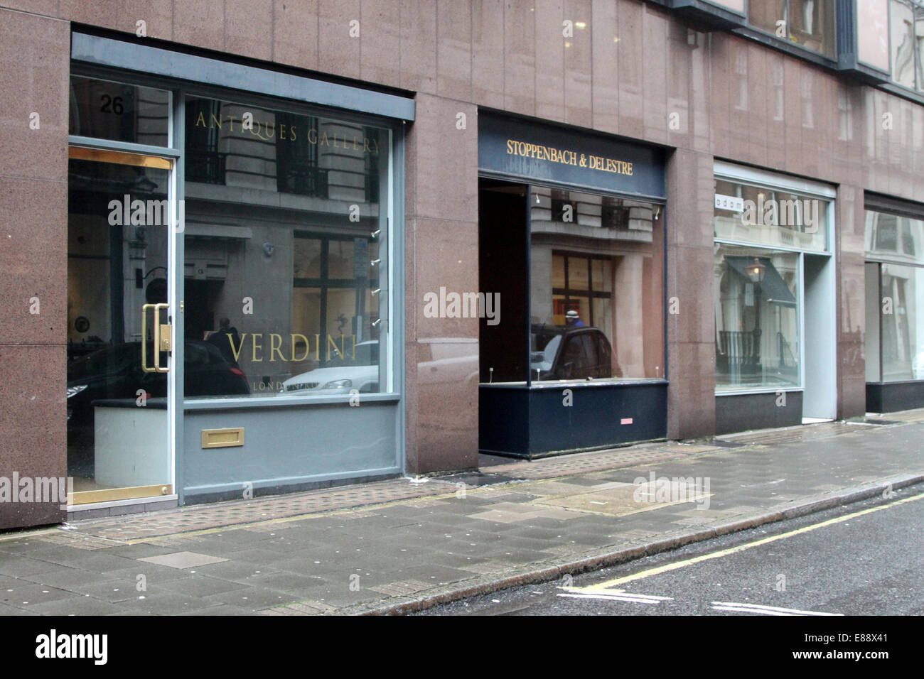 Leere Kunstgalerien in der Cork Street in London, Vereinigtes Königreich. Stockfoto