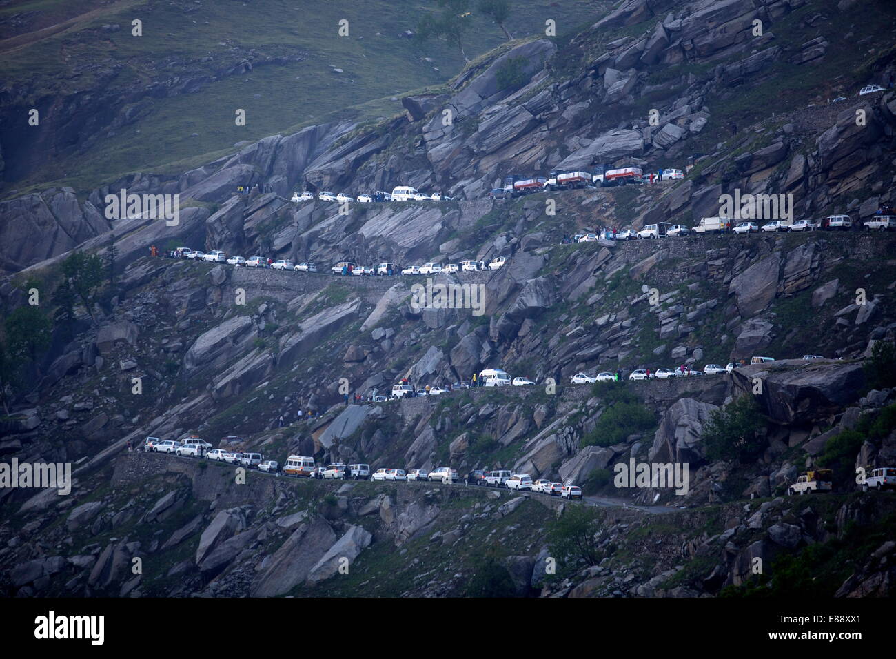 Rohtang Pass unterwegs Stau bei 5 morgens, in der Nähe von Manali, Straße von Manali nach Leh, Himachal Pradesh, Indien, Asien Stockfoto