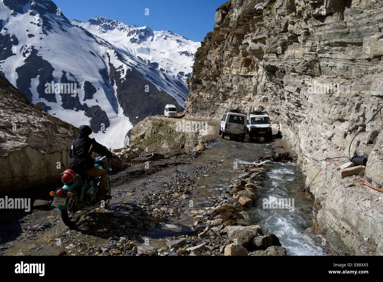 Am Rohtang Pass der erste Schnee an der Spitze, Himalaya Highway, Straße von Manali nach Leh, Himachal Pradesh, Indien, Asien Stockfoto