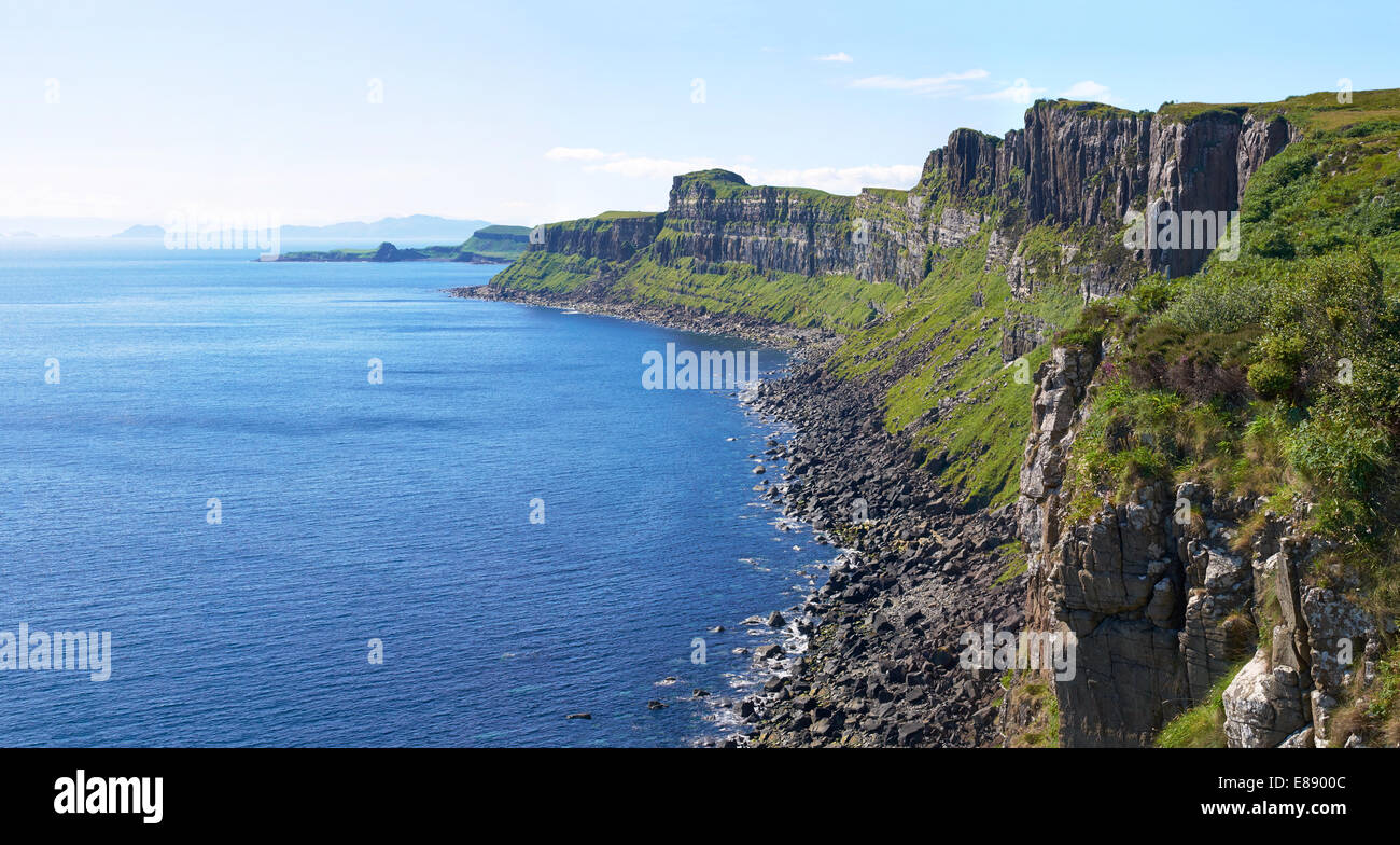 Blickte der Trotternish Küste von Ellishadder in der Nähe von Kilt Rock auf der Isle Of Skye, Schottisches Hochland Stockfoto