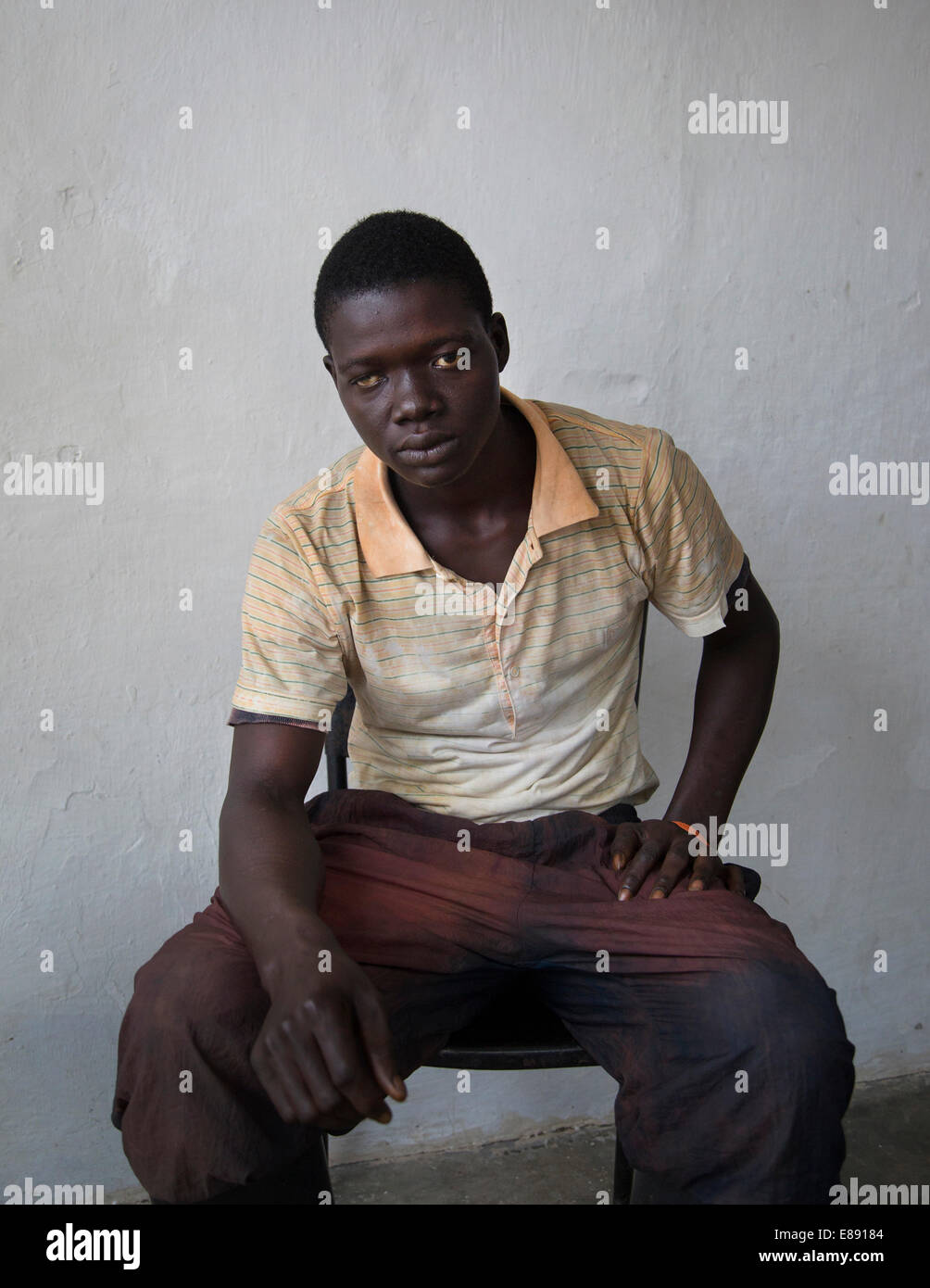Mathew Kruah, 31, Ebola-Begräbnis-Team. Vereinigung Town, Liberia. 2014-08-30-07:57:15.028 Stockfoto