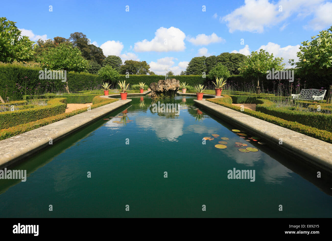 Wassergarten in den Gärten bei Houghton Hall, Norfolk, England, UK. Stockfoto