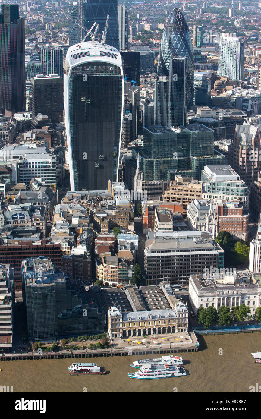 Blick auf die City of London mit der Themse, Walkie-talkie und die Gurke Stockfoto