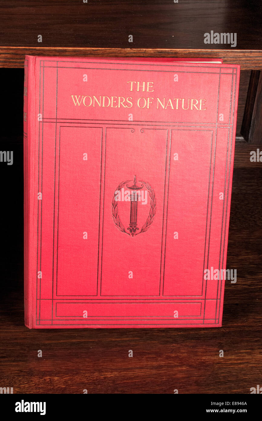 die Wunder der Natur Bücher j Sinel Caxton veröffentlichen Stockfoto