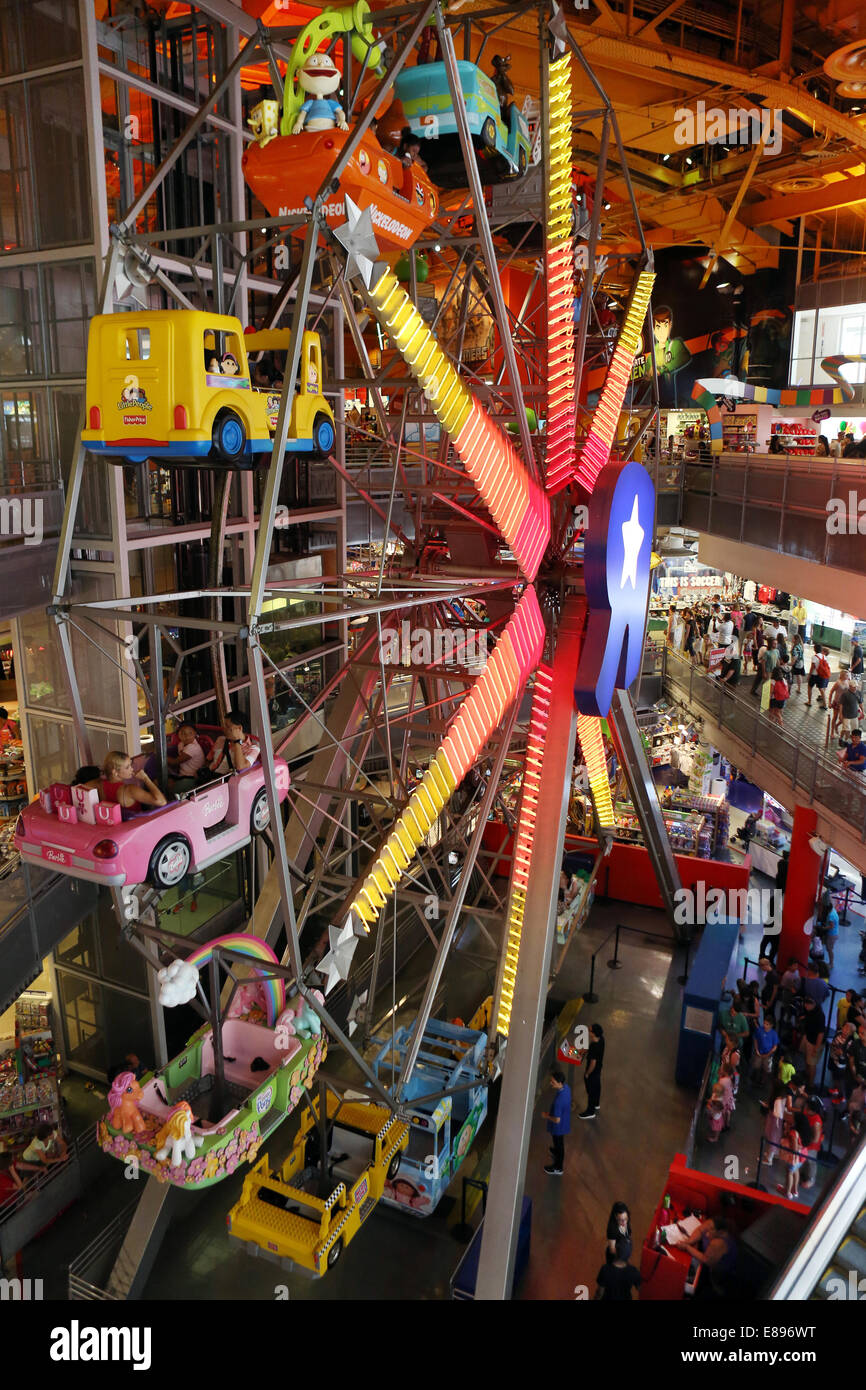 New York City, USA, Riesenrad bei Toys-R-Us Store am Times Square Stockfoto