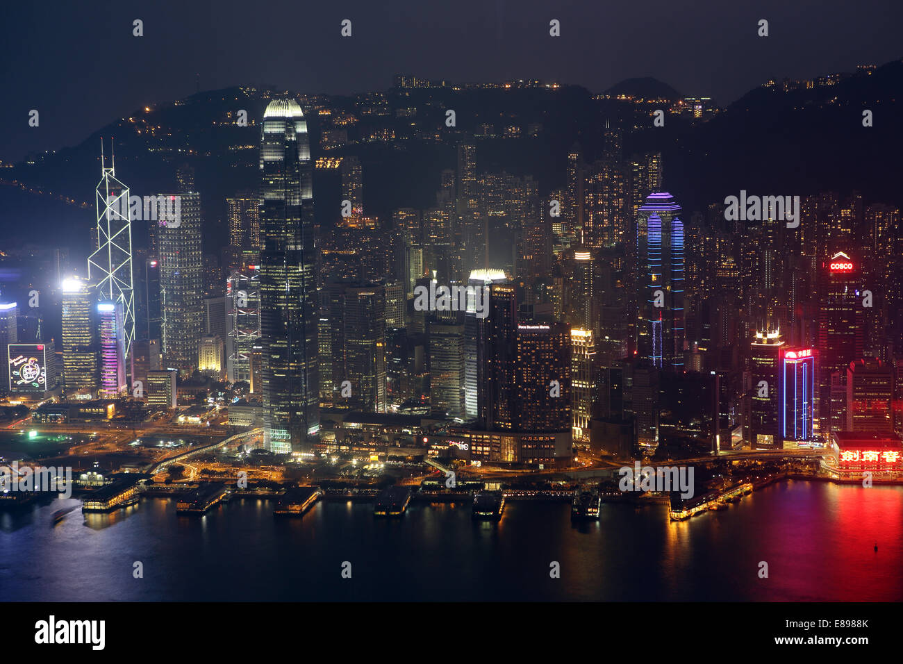Hong Kong, China, mit Blick auf Hong Kong Island in der Nacht Stockfoto