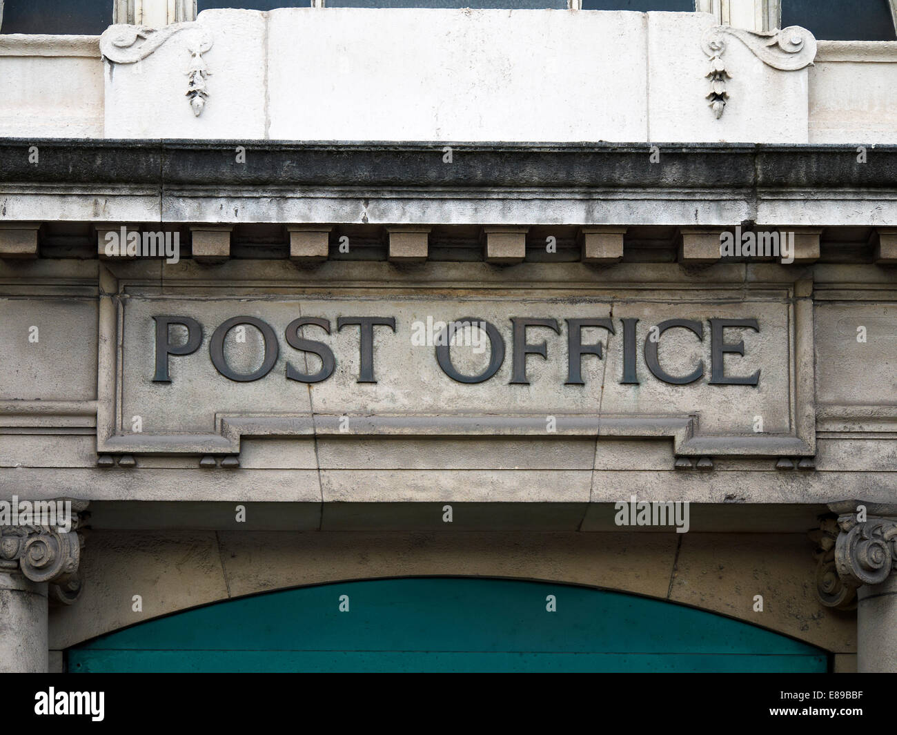 Alten Postamt Schild über dem Eingang UK Stockfoto