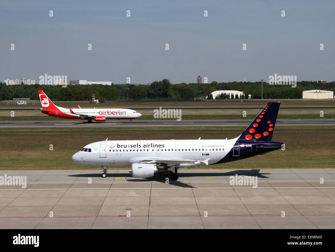 Berlin, Deutschland, Air Berlin Boeing 737 und Boeing 737 Brussels Airlines Stockfoto