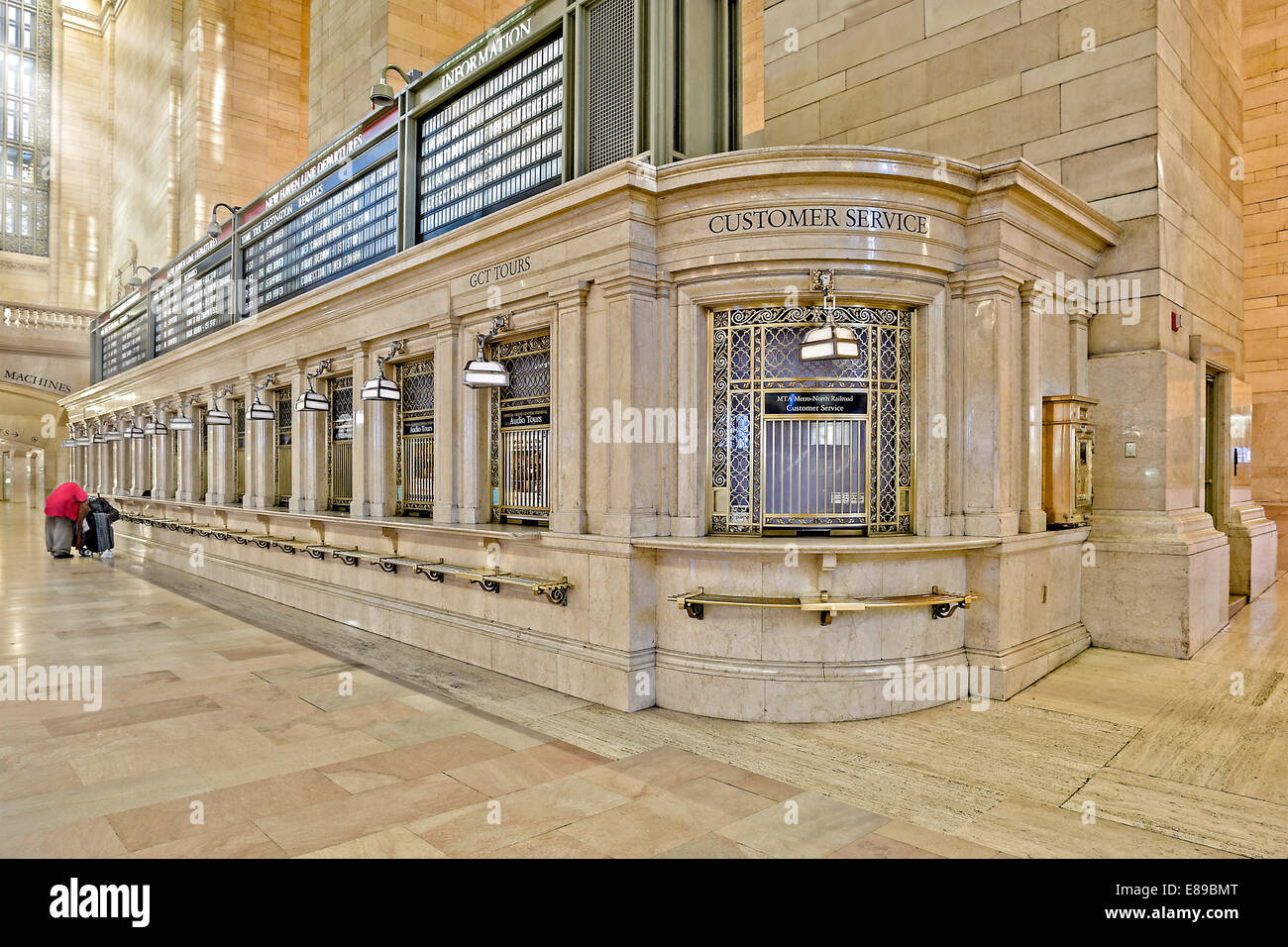 Kundendienst und Kassen an die ikonische Grand Central Station zentralen Eingangsbereich. Stockfoto