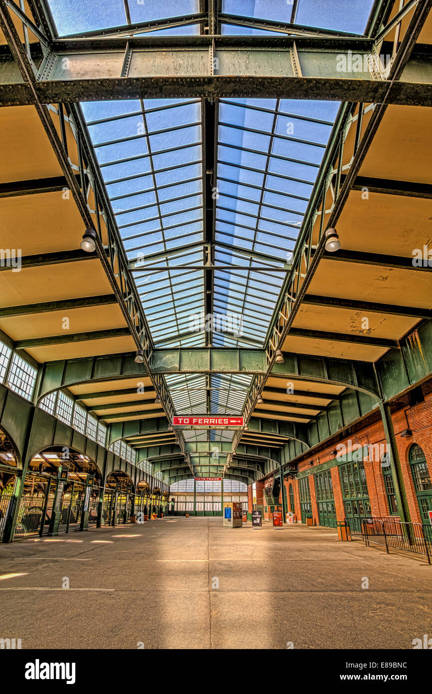 Central Railroad of New Jersey - CRRofNJ - Interior Blick auf die CRRNJ auch bekannt als das Communipaw Terminal im Liberty State Park in Jersey City, New Jersey. Stockfoto