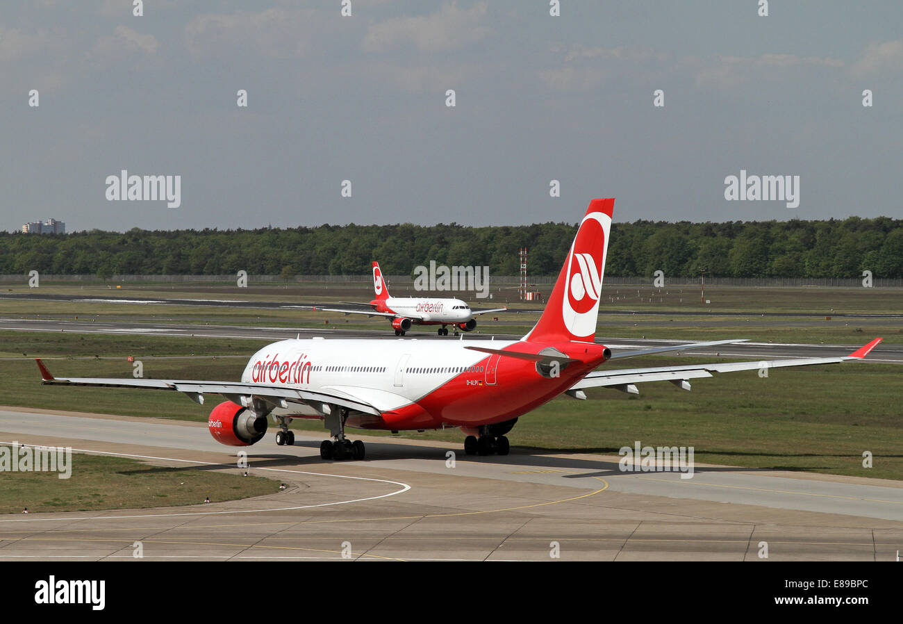Berlin, Deutschland, Airbus A330 und Boeing 737 airberlin Stockfoto