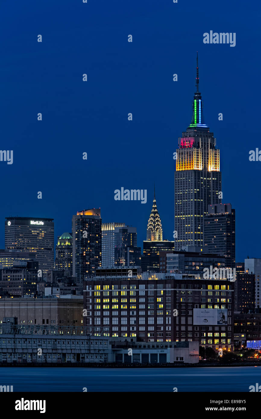 Das Empire State, Chrysler und Met Life Gebäude während der magische blaue Stunde. Stockfoto