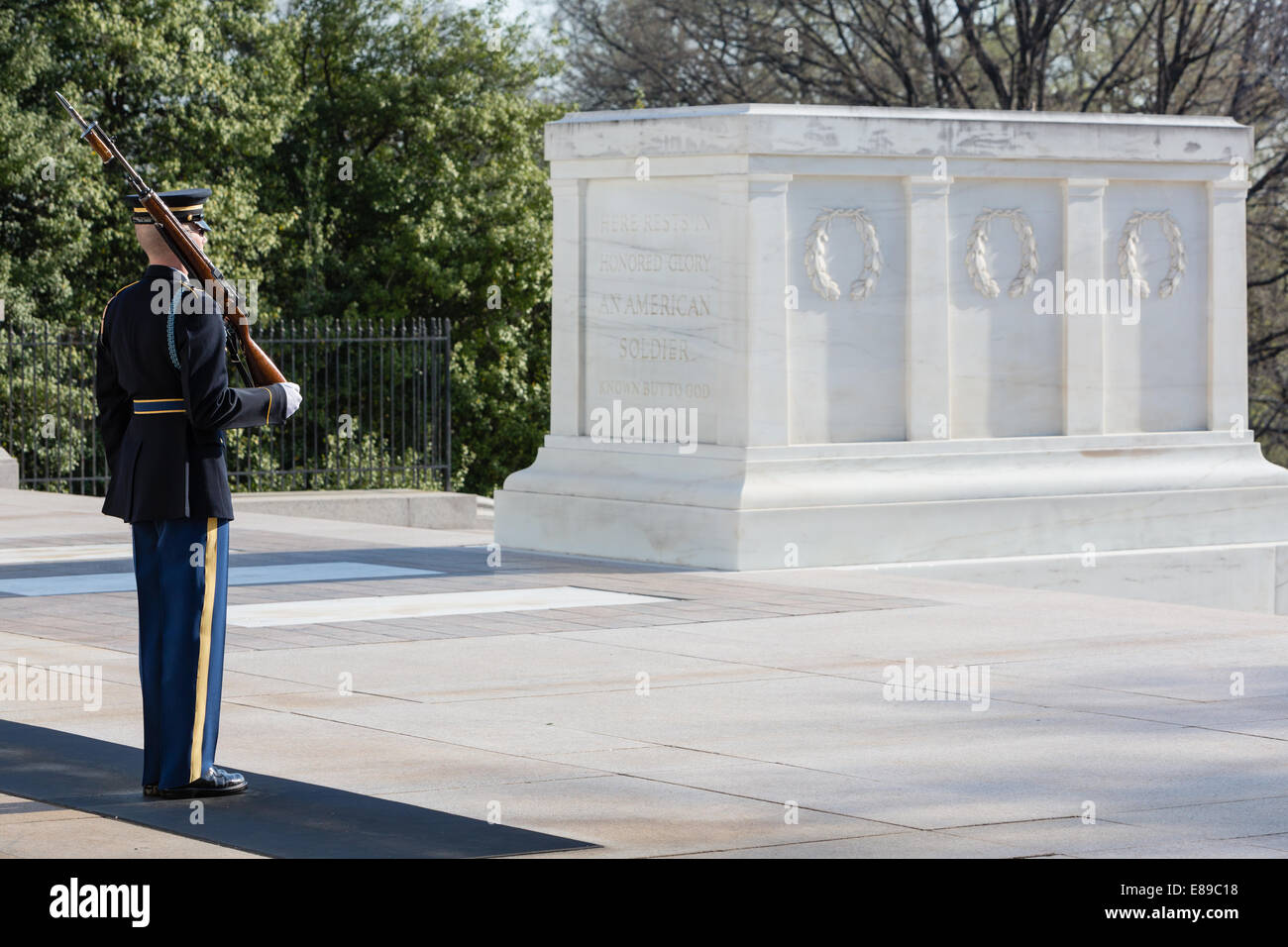 Das Grabmal der unbekannten auf dem Nationalfriedhof Arlington in Arlington, Virginia, ist auch bekannt als das Grab des unbekannten Soldaten mit Wache. Stockfoto