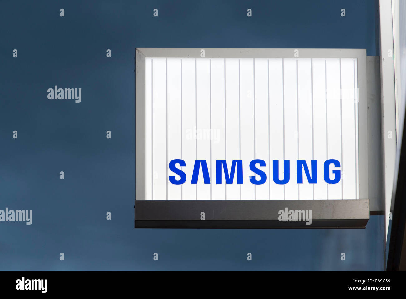Samsung Handy Einzelhandel speichern Zeichen. Stockfoto