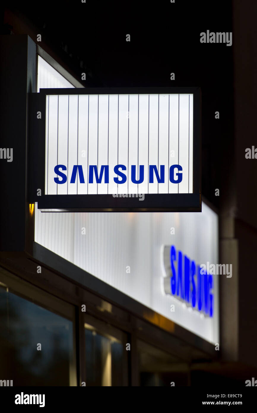 Samsung Handy Einzelhandel speichern Zeichen. Stockfoto